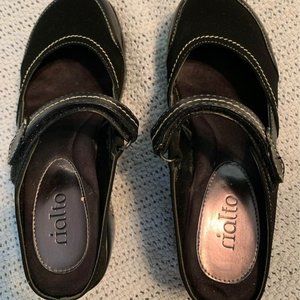 Rialto Mystical  Black Clogs
